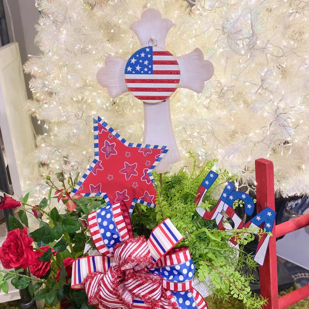 The Round Top Collection American Flag Charm