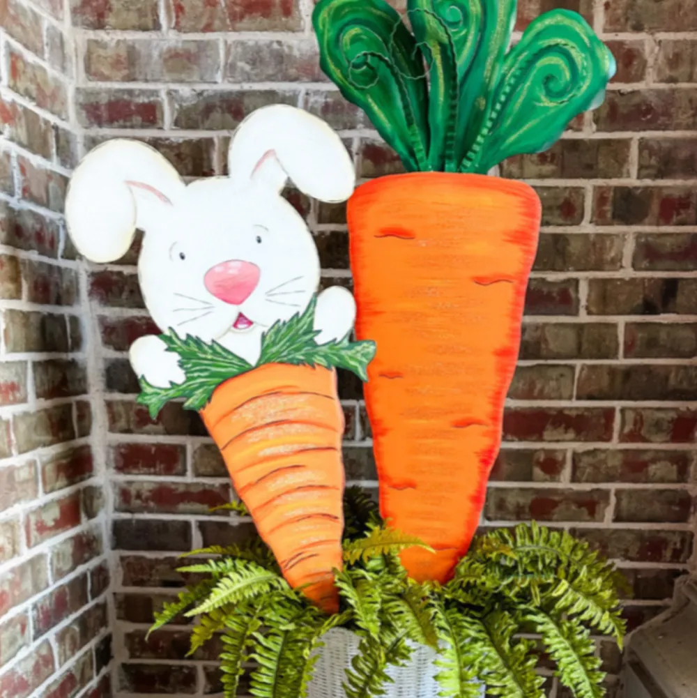 The Round Top Collection Carrot Yard Display