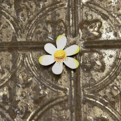 The Round Top Collection Daisy Magnet