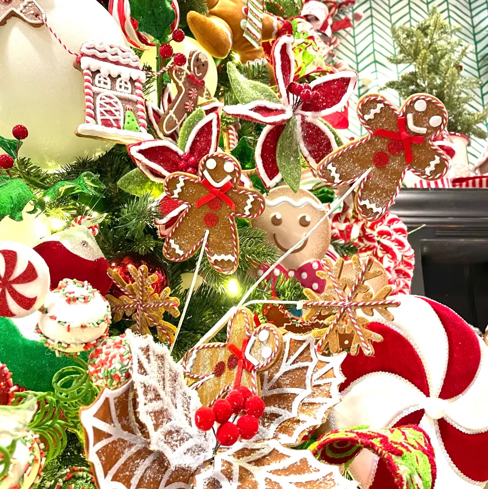 Direct Export Co. Gingerbread and Snowflake Spray