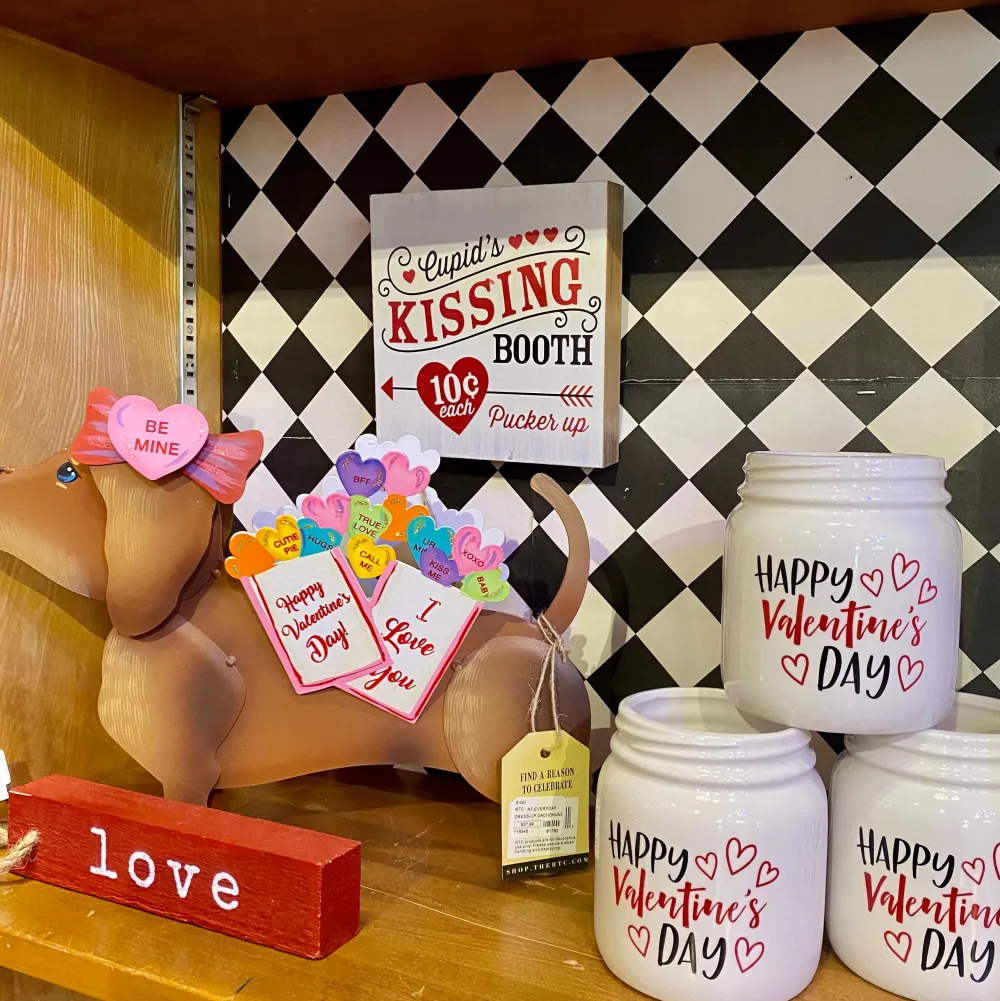 Burton & Burton Kissing Shelf Sitter