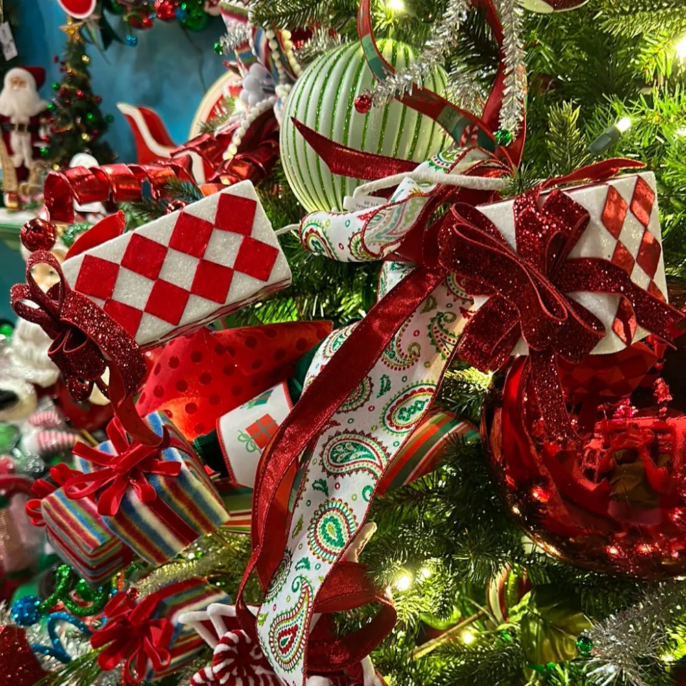 Direct Export Co. Playful Stripe Christmas Box Spray