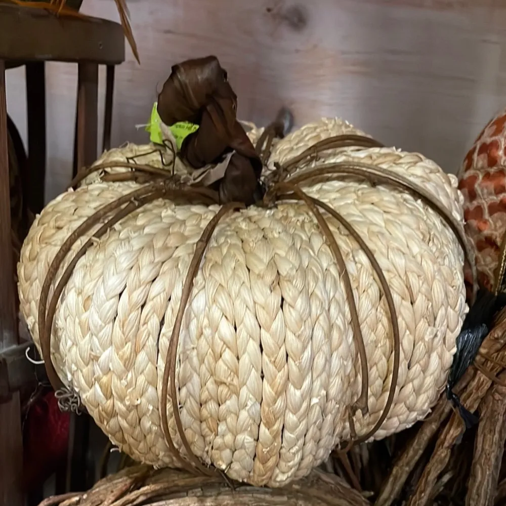 Liberty Floral Woven Corn Husk Pumpkin, Small