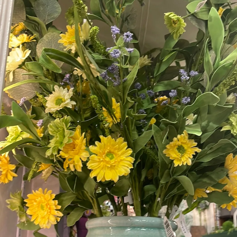 CRI Yellow Gerbera Daisy Sprig
